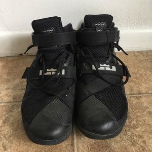 Nike Men’s LeBron Soldier 9 Basketball Shoes